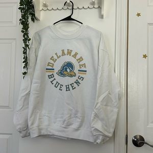 University of Delaware crewneck size L